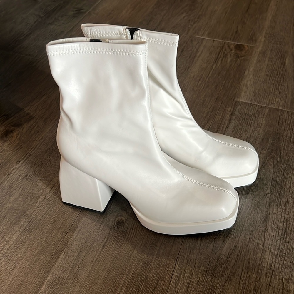 Bar III white boots